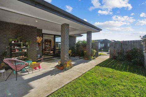 Photo of property in 1 Poutawa Lane, Clarks Beach, 2122