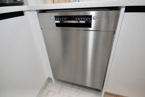 Photo of property in 298f Sunset Road, Windsor Park, Auckland, 0632