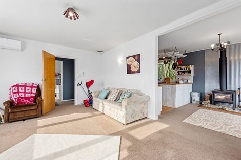 Photo of property in 32 Castle Crescent, Stokes Valley, Lower Hutt, 5019
