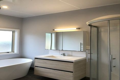 Photo of property in 98 Kahu Road, Fendalton, Christchurch, 8041