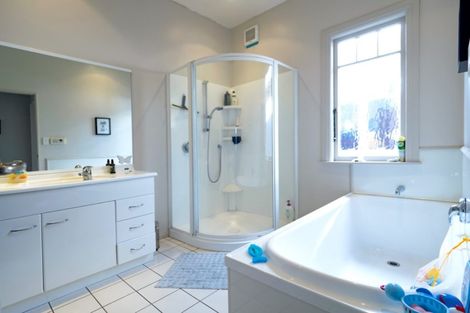 Photo of property in 16 Collins Street, Petone, Lower Hutt, 5012