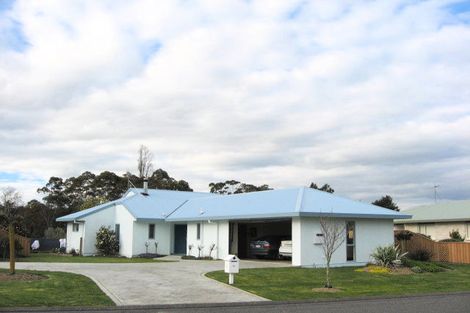 Photo of property in 15 Abbot Avenue, Waipawa, 4210