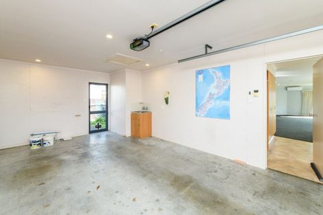 Photo of property in 14 Winston Avenue, Hokowhitu, Palmerston North, 4410