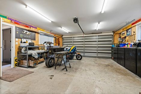 Photo of property in 13 Vogwill Road, Kumeu, 0810