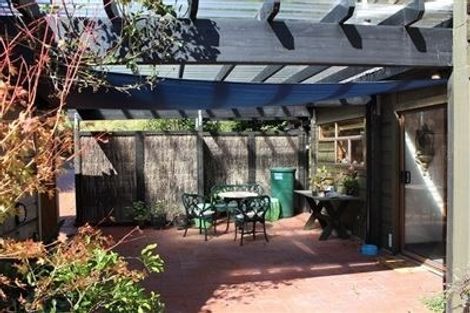 Photo of property in 21 Kakariki Grove, Waikanae, 5036