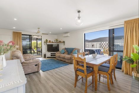 Photo of property in 6 Opouatu Avenue, Glenbrook, Waiuku, 2681