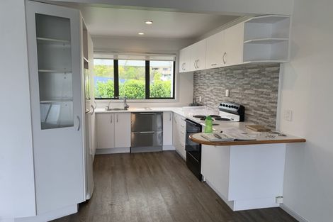 Photo of property in 5 Holiday Road, Stanmore Bay, Whangaparaoa, 0932