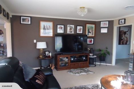 Photo of property in 35 Boston Parade, Kelvin Grove, Palmerston North, 4414