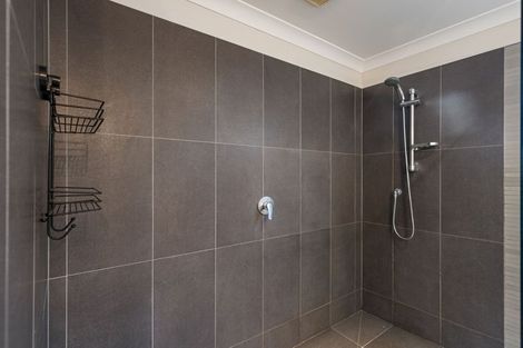 Photo of property in 37 La Lena Grove, Fitzherbert, Palmerston North, 4410