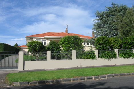 Photo of property in 15 Maungakiekie Avenue, Greenlane, Auckland, 1051