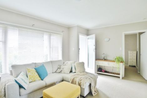 Photo of property in 1/6 Corrella Road, Belmont, Auckland, 0622