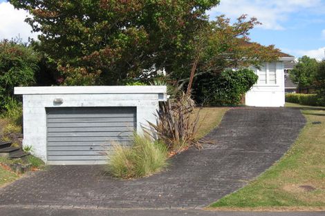 Photo of property in 40 Cliff View Drive, Green Bay, Auckland, 0604
