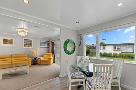 Photo of property in 33 Sutherland Crescent, Westbrook, Palmerston North, 4412