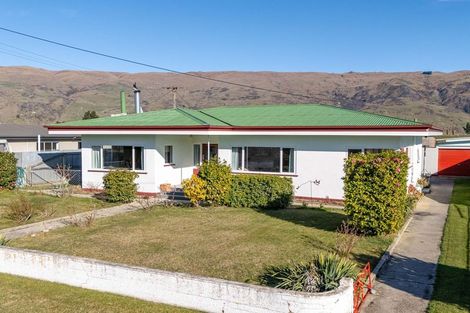 Photo of property in 301 Roxburgh Road East, Roxburgh East, Roxburgh, 9571