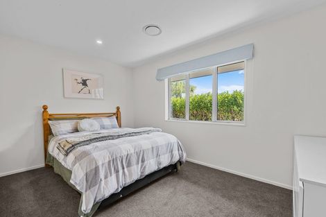 Photo of property in 10 Lakebridge Place, Parklands, Christchurch, 8083