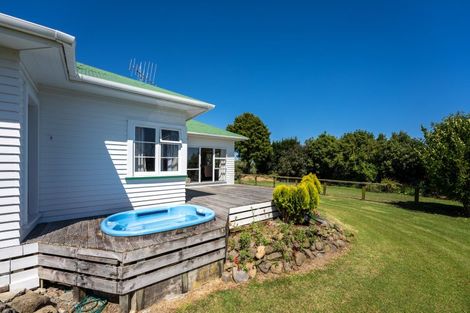 Photo of property in 35 North Manakau Road, Manakau, Levin, 5573