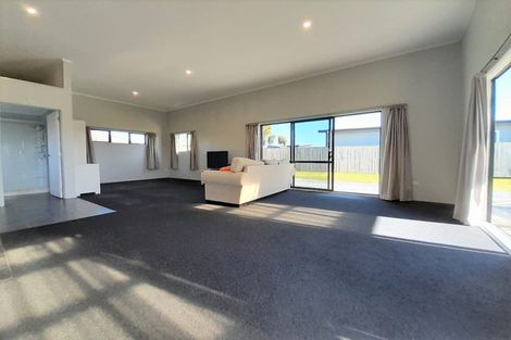 Photo of property in 126 Rangiora Crescent, Matarangi, Whitianga, 3592