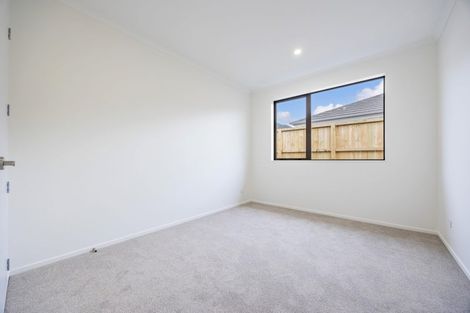 Photo of property in 17 Cara Avenue, Kumeu, 0810