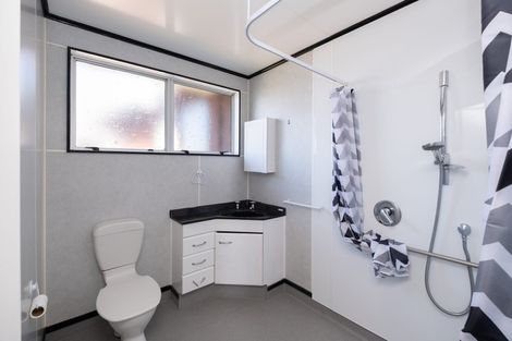 Photo of property in 24 Montjoy Street, Stratford, 4332