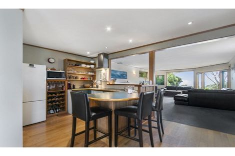 Photo of property in 204 Miromiro Road, Normandale, Lower Hutt, 5010