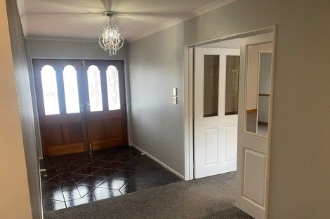 Photo of property in 11 Shelter Grove, Frankleigh Park, New Plymouth, 4310