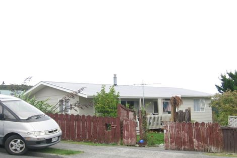 Photo of property in 8 Snowberry Grove, Timberlea, Upper Hutt, 5018