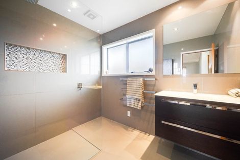 Photo of property in 5 Tanoa Place, Glendene, Auckland, 0602