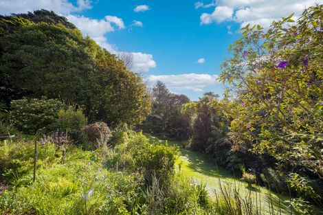 Photo of property in 1135 Scenic Drive North, Swanson, Auckland, 0816
