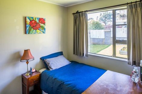 Photo of property in 17 Cleat Street, Whitby, Porirua, 5024