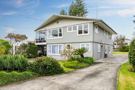 Photo of property in 16 Beach Grove, Omokoroa, 3114