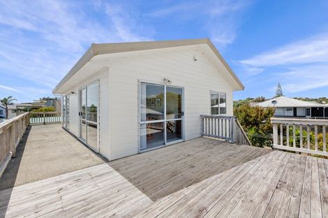 Photo of property in 14 Holiday Crescent, Mangawhai Heads, Mangawhai, 0505