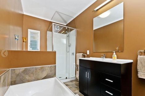 Photo of property in 1/240 Onewa Road, Birkenhead, Auckland, 0626