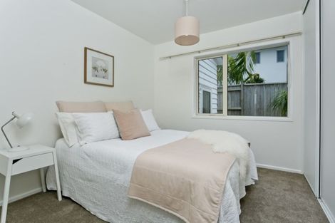 Photo of property in 5 Sandpiper Grove, Unsworth Heights, Auckland, 0632