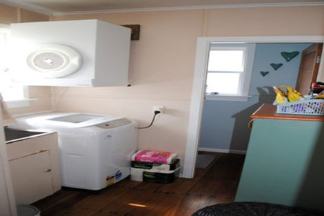 Photo of property in 24 Endeavour Street, Marfell, New Plymouth, 4310