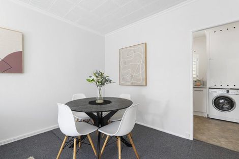 Photo of property in Kingsgate Flats, 10 Austin Street, Mount Victoria, Wellington, 6011