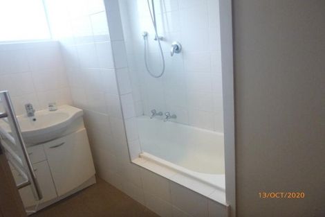 Photo of property in 2/1b Divich Avenue, Te Atatu South, Auckland, 0610