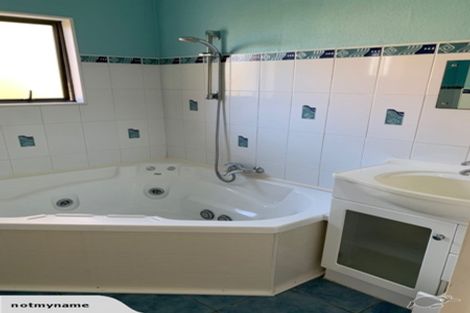 Photo of property in 83 Ferry Parade, Herald Island, Auckland, 0618