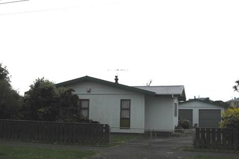 Photo of property in 5 Ruapehu Street, Castlecliff, Whanganui, 4501