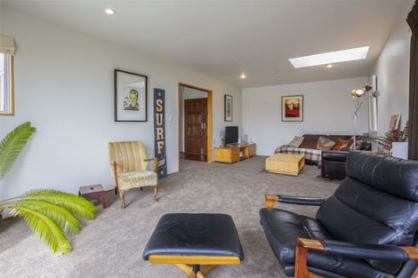 Photo of property in 37 Kahu Road, Paremata, Porirua, 5024