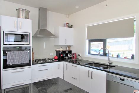 Photo of property in 23 King Charles Drive, Kingsley Heights, Upper Hutt, 5018