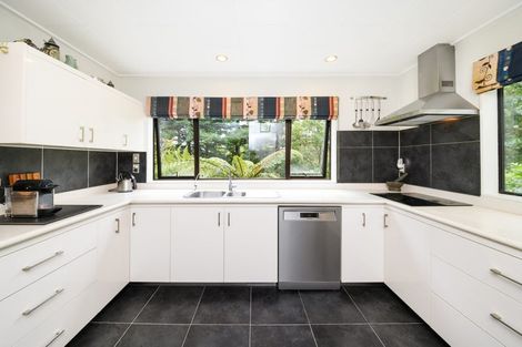 Photo of property in 43 Springdale Grove, Fitzherbert, Palmerston North, 4410