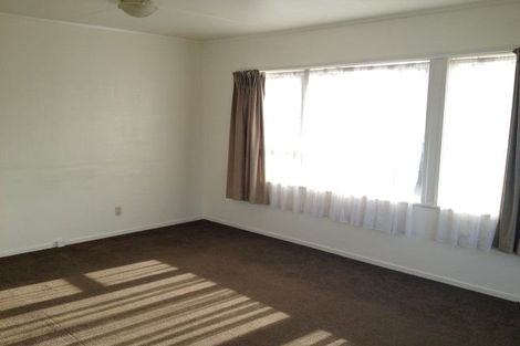 Photo of property in 1/44 Lysander Crescent, Beach Haven, Auckland, 0626