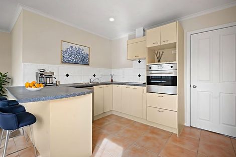 Photo of property in 94 Redcastle Drive, East Tamaki, Auckland, 2013