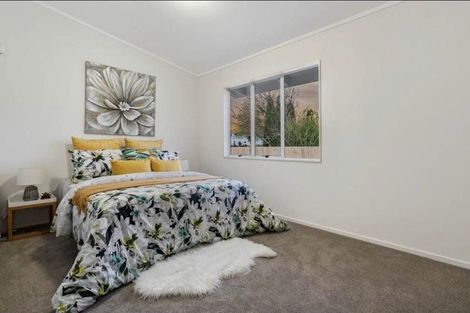 Photo of property in 25 Pukeroa Place, Papakura, 2110