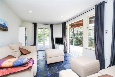 Photo of property in 10 Weatherly Road, Torbay, Auckland, 0630