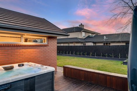 Photo of property in 18 Westpark Drive, Burnside, Christchurch, 8053