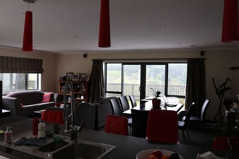 Photo of property in 10 Bickerton Rise, Churton Park, Wellington, 6037