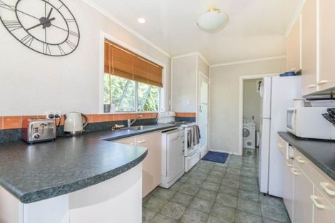 Photo of property in 5 Nor'east Drive, Northcross, Auckland, 0632