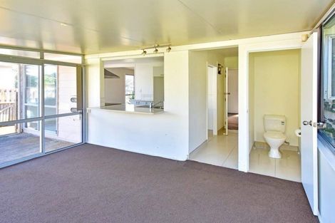 Photo of property in 31 Becker Drive, Weymouth, Auckland, 2103