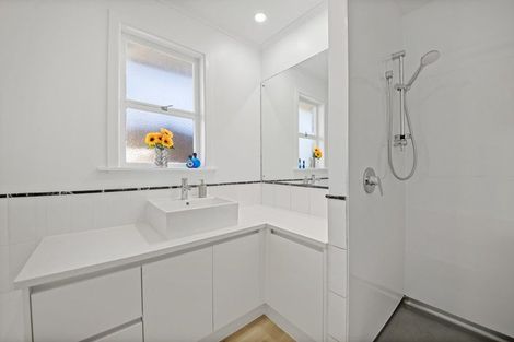 Photo of property in 70 Sturges Road, Henderson, Auckland, 0612